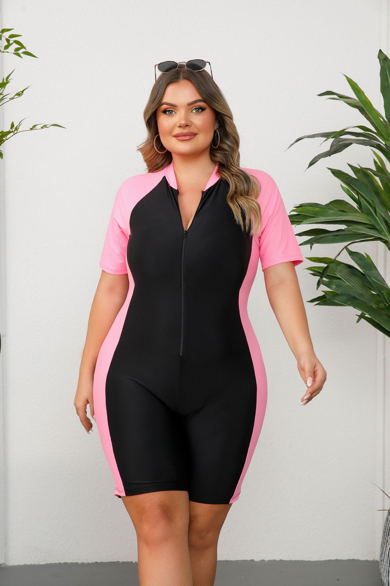 Plus Size Rash Guard Swimsuit Color Block Short Sleeve Zip-Up One Piece Swimwea